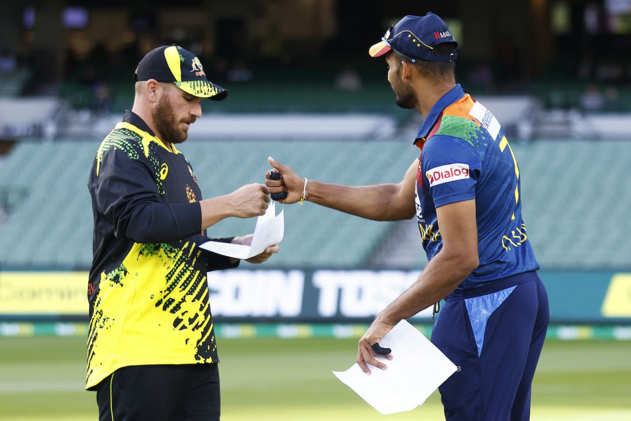 Aaron Finch and Dasun Shanaka at the toss, Australia vs Sri Lanka, 4th T20I, Melbourne, February 18, 2022
