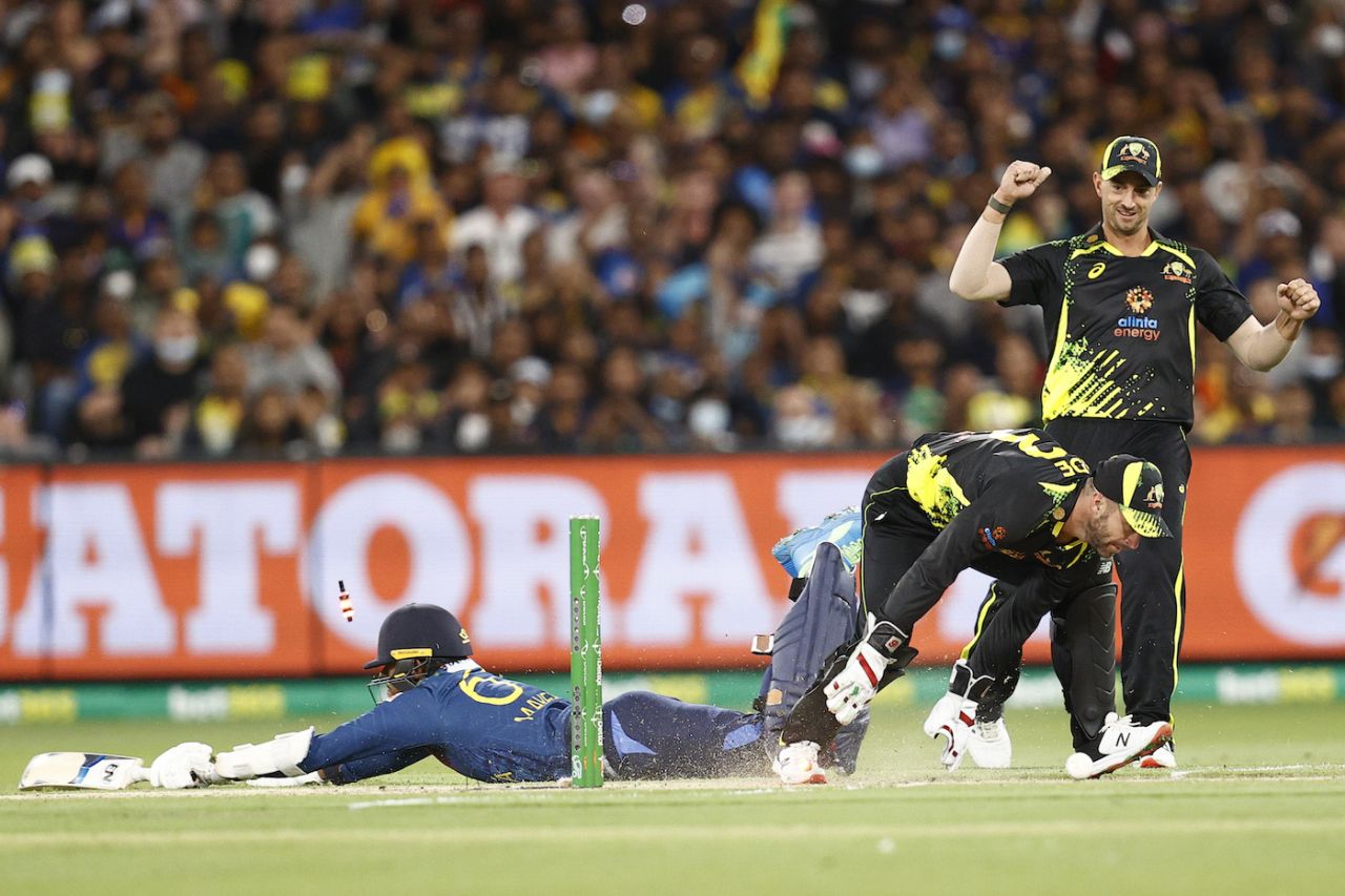 Maheesh Theekshana couldn't make his ground before Matthew Wade took the bails off, Australia vs Sri Lanka, 4th T20I, Melbourne, February 18, 2022