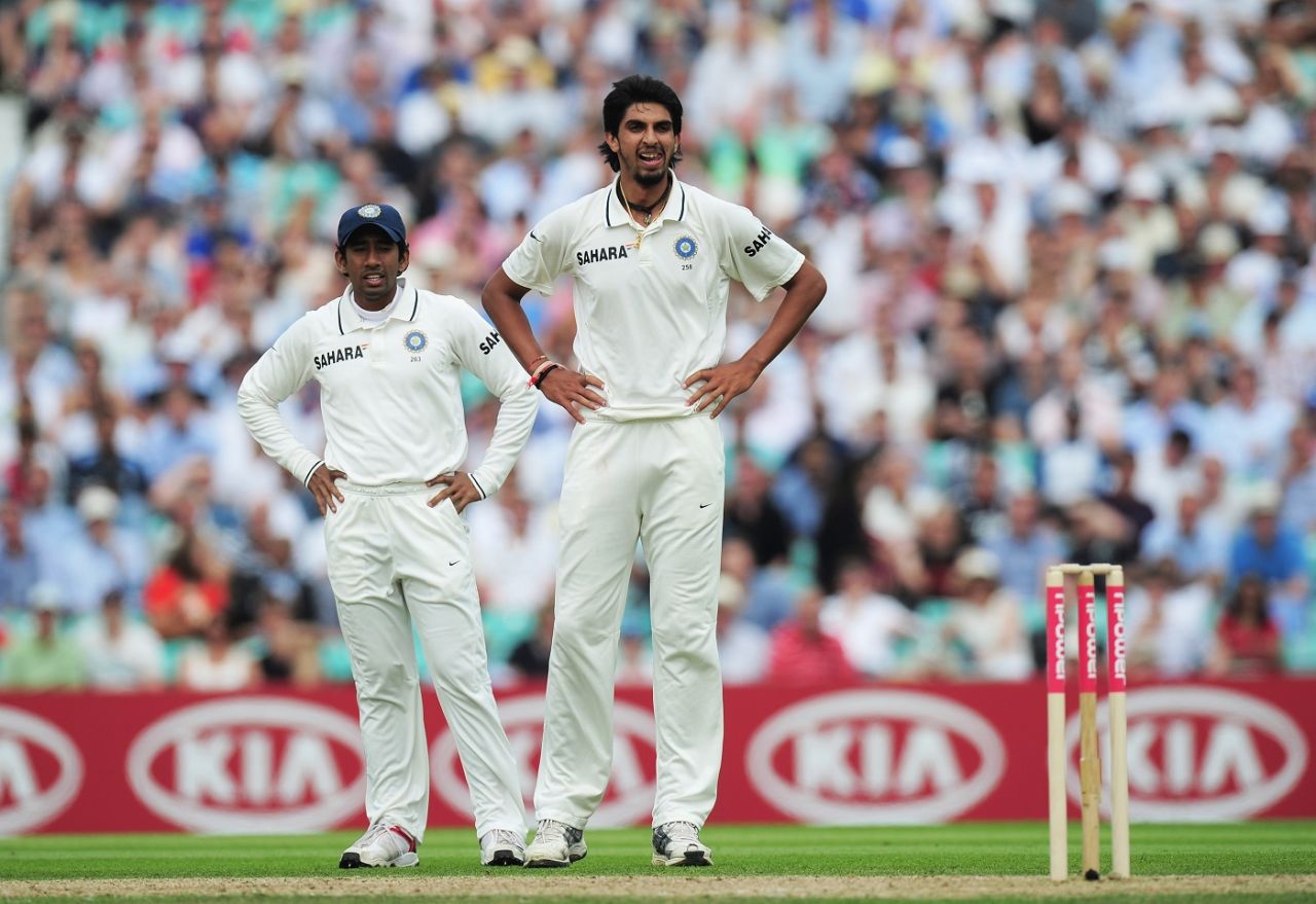 Ishant Sharma and Wriddhiman Saha look on ruefully, England v India, 4th Test, The Oval, 2nd day, August 19, 2011
