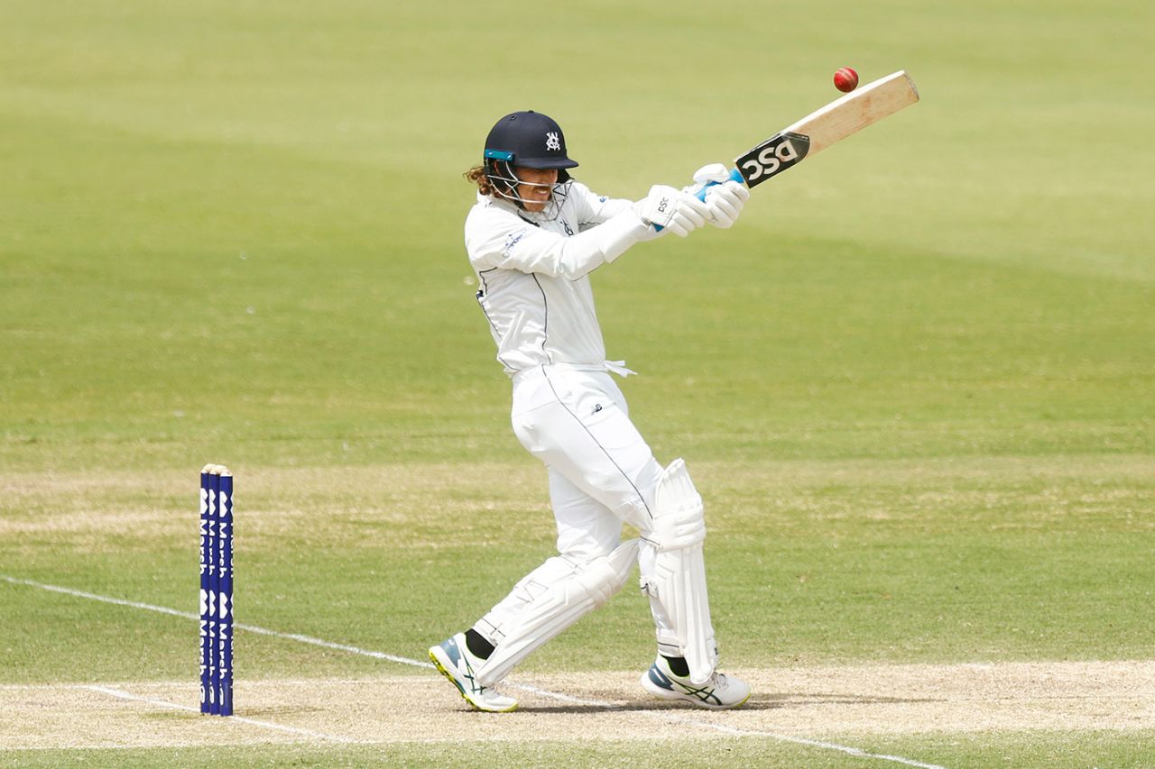 Nic Maddinson takes on the short ball, Victoria vs Queensland, Sheffield Shield, Junction Oval, February 20, 2022