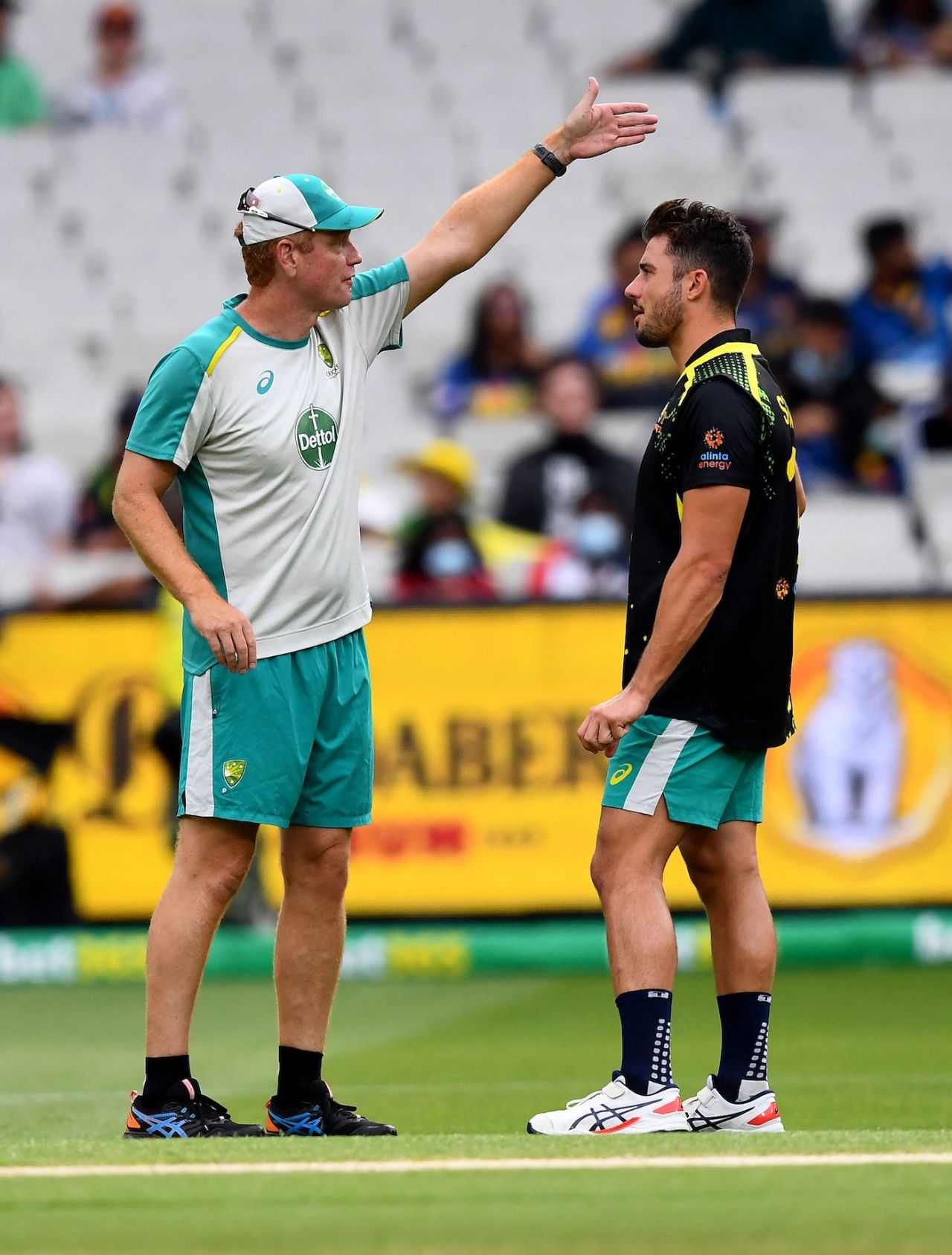 Interim coach Andrew McDonald speaks to Marcus Stoinis during a warm-up session, Australia vs Sri Lanka, 5th T20I, Melbourne, February 20, 2022