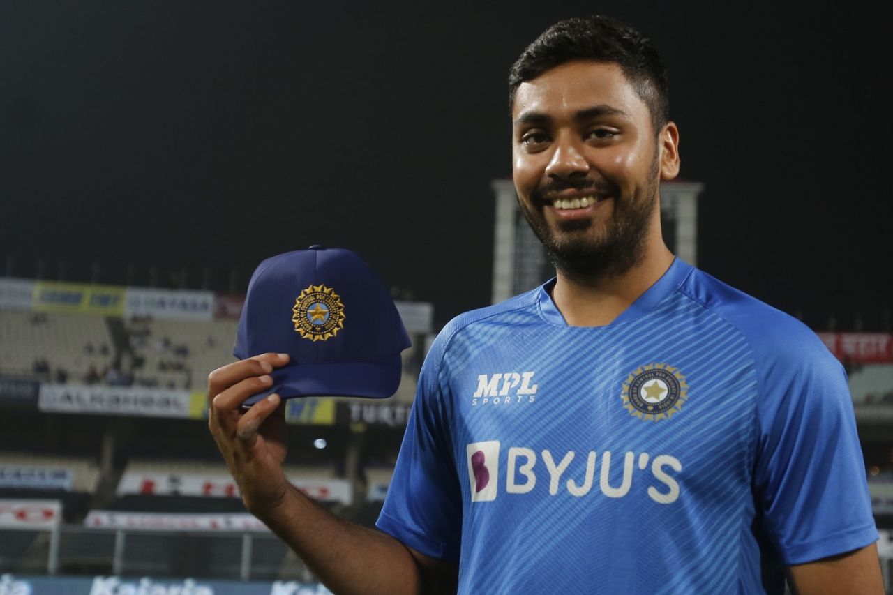 Avesh Khan poses with his maiden international cap, India vs West Indies, 3rd T20I, Kolkata, February 20, 2022