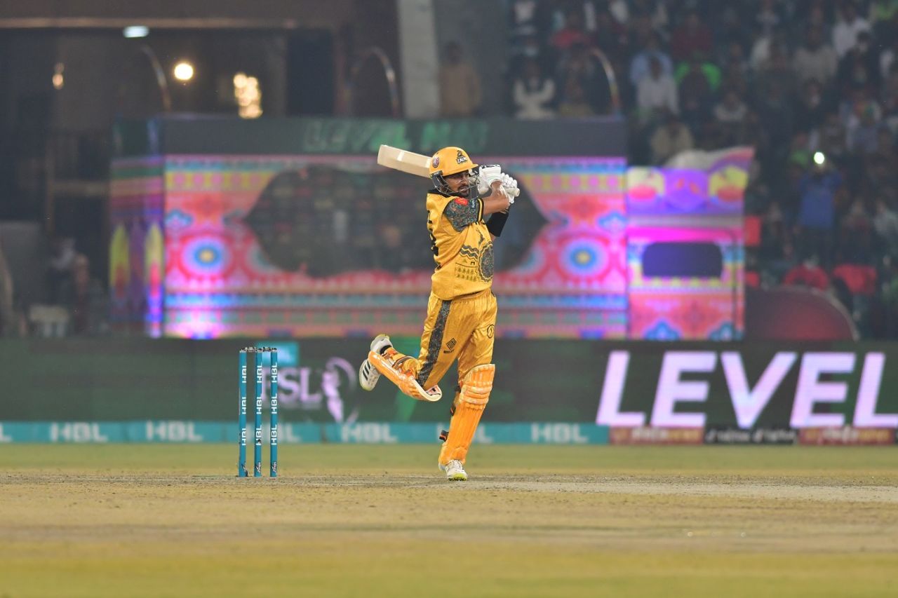 Shoaib Malik pulls stylishly, Lahore Qalandars vs Peshawar Zalmi, PSL 2022, Lahore, February 21, 2022