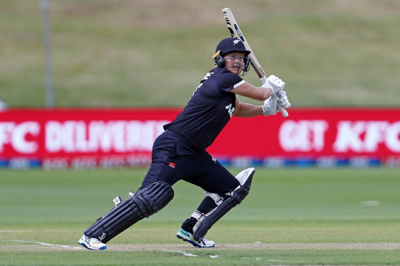 Sophie Devine slashes one through the off side, New Zealand vs India, 4th Women's ODI, Queenstown, February 22, 2022