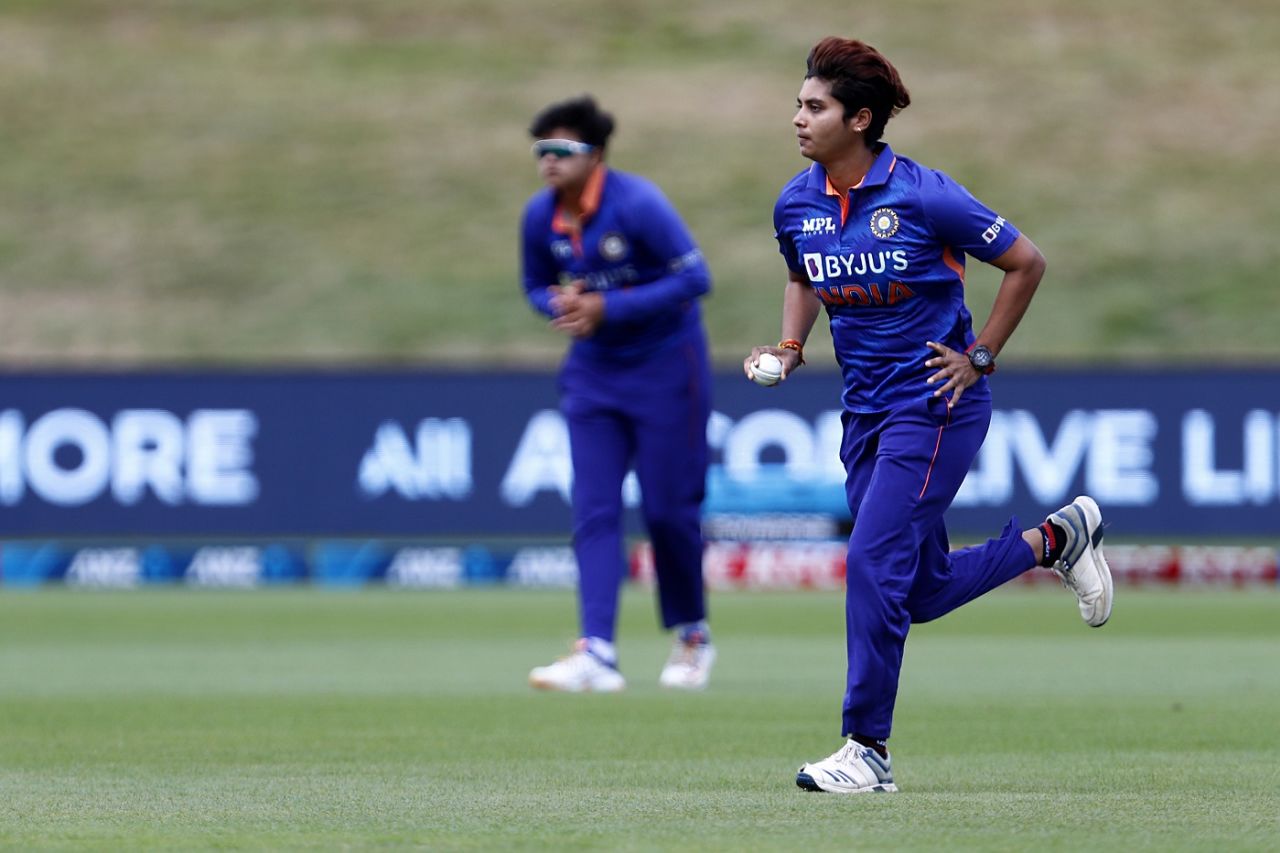 Meghna Singh runs in to bowl, New Zealand vs India, 4th women's ODI, Queenstown, February 22, 2022