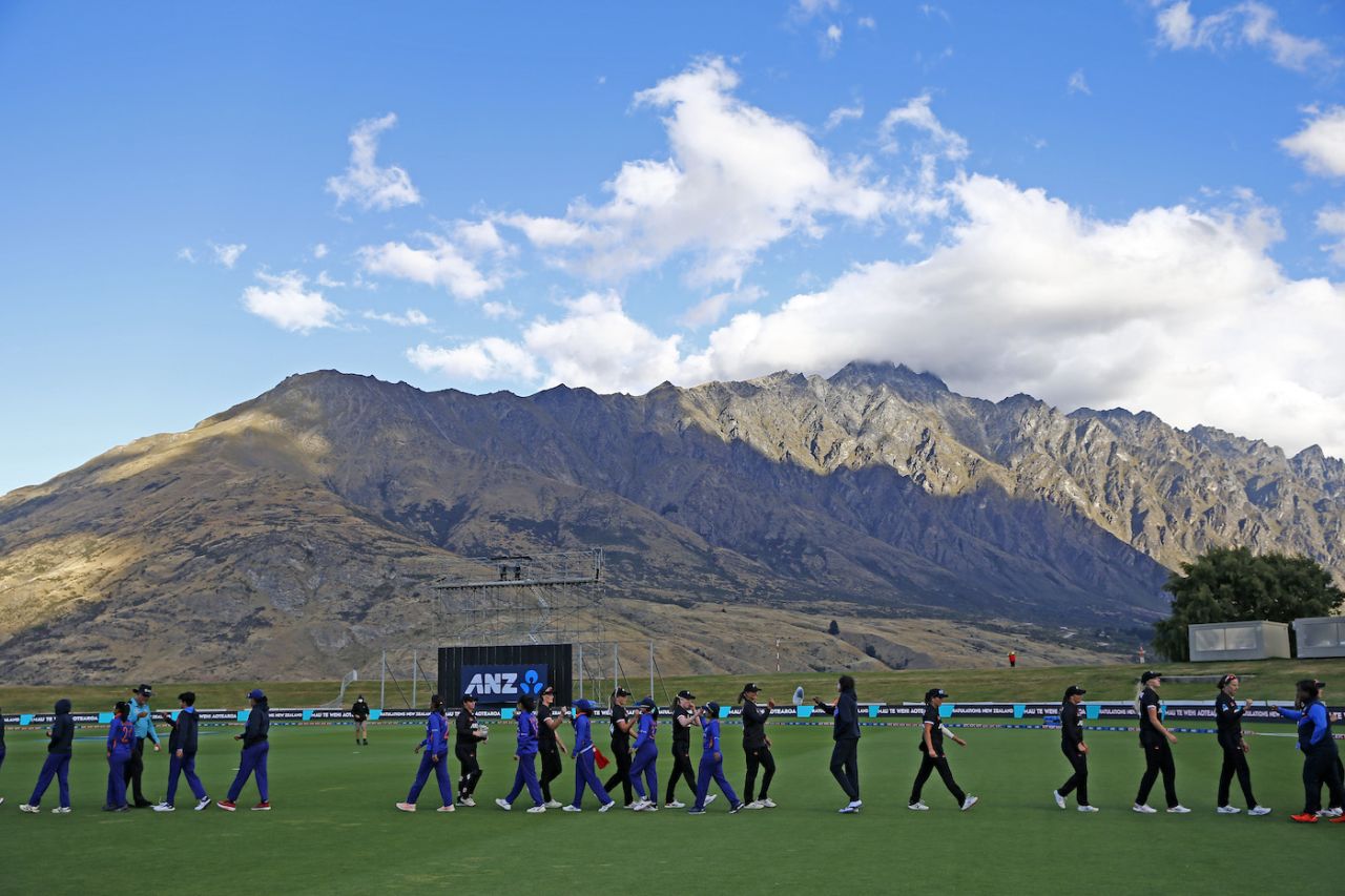 The two teams get together for fist-bumps after the game, New Zealand vs India, 4th women's ODI, Queenstown, February 22, 2022