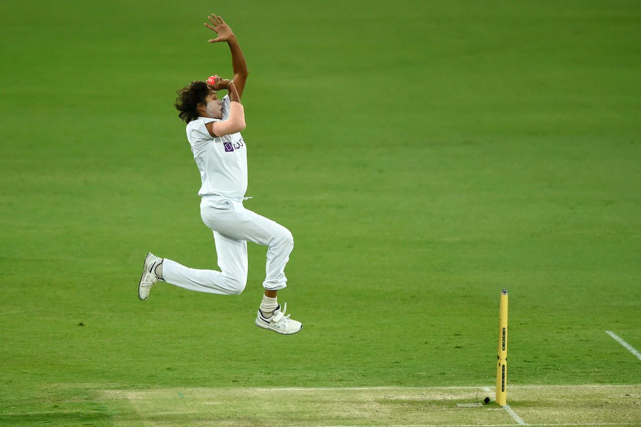 Jhulan Goswami in her delivery stride, Australia Women vs India Women, Only Test, Day 3, Carrara, October 2, 2021