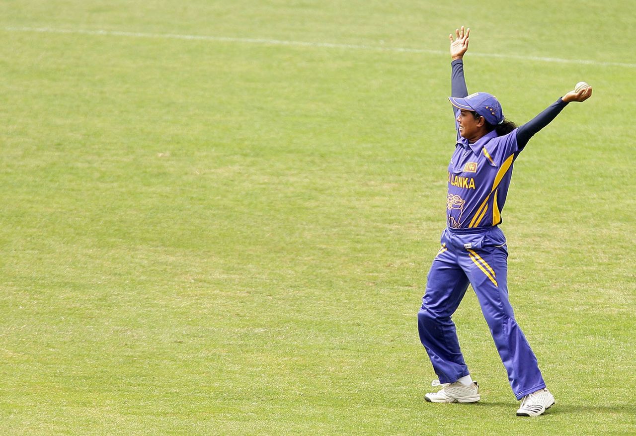 Hiruka Fernando celebrates after taking a catch, Pakistan v Sri Lanka, 5th match, women's World Cup, Manuka Oval, Canberra, March 9, 2009