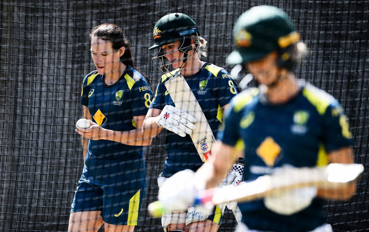 Megan Schutt and Beth Mooney train in the nets, Women's T20 World Cup, Melbourne, March 7, 2020