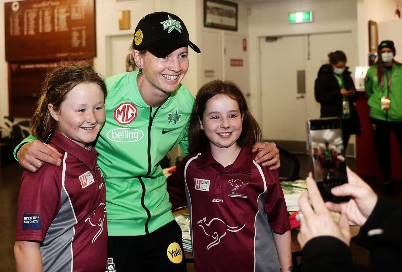 Meg Lanning poses for photos with kids at the Blundstone Arena, Sydney Sixers vs Melbourne Stars, WBBL, Hobart, October 14, 2021