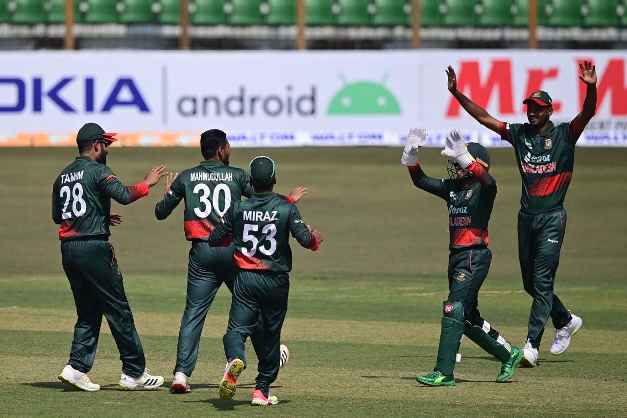 Mahmudullah gets together with team-mates after dismissing Hasmatullah Shahidi, Bangladesh vs Afghanistan, 1st ODI, Chattogram, February 23, 2022
