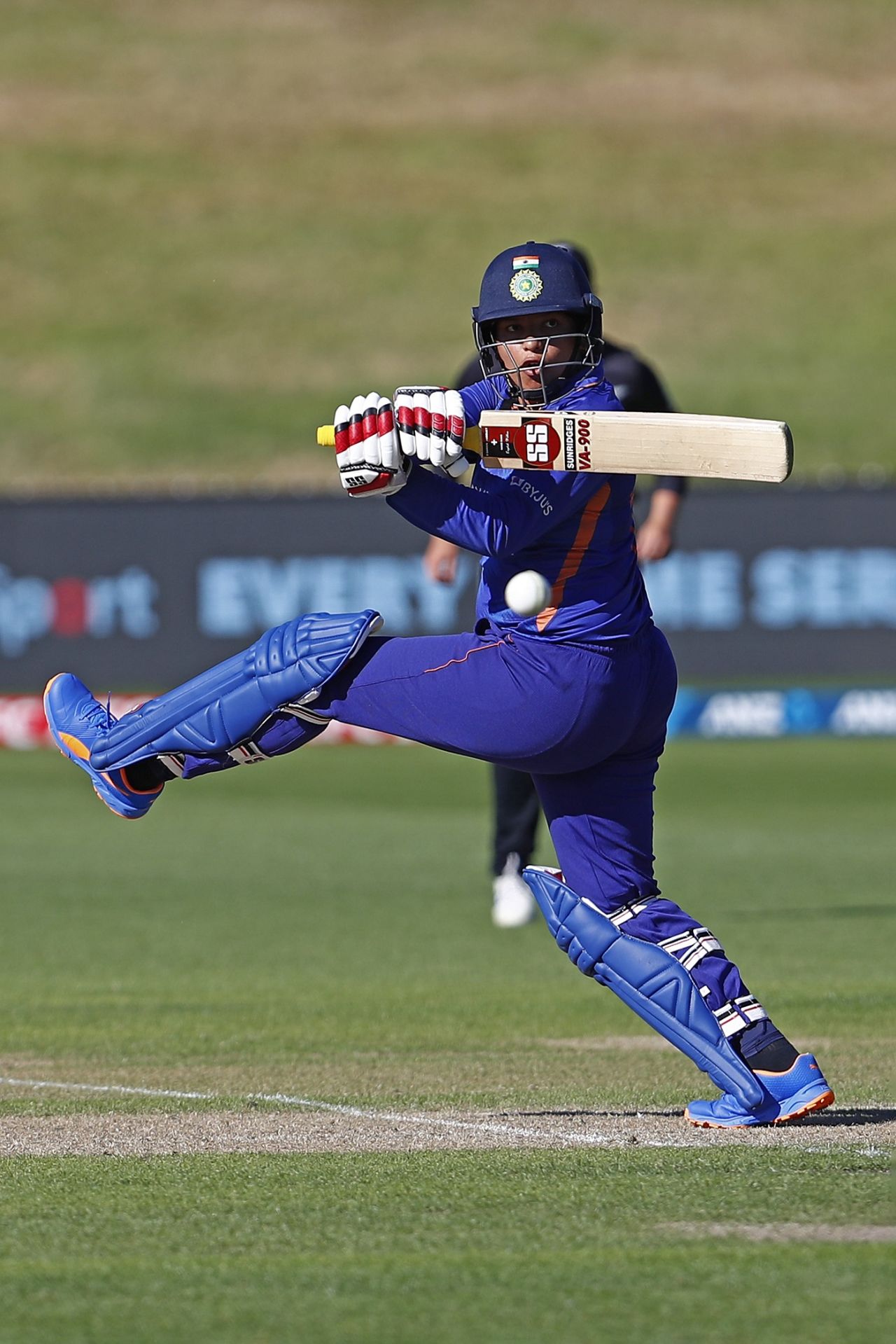 Richa Ghosh pulls one away, New Zealand vs India, 5th women's ODI, Queenstown, February 24, 2022
