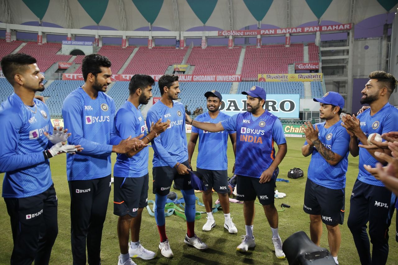 Deepak Hooda receives his T20I cap in the company of Rohit Sharma and others, India vs Sri Lanka, 1st T20I, Lucknow, February 24, 2022
