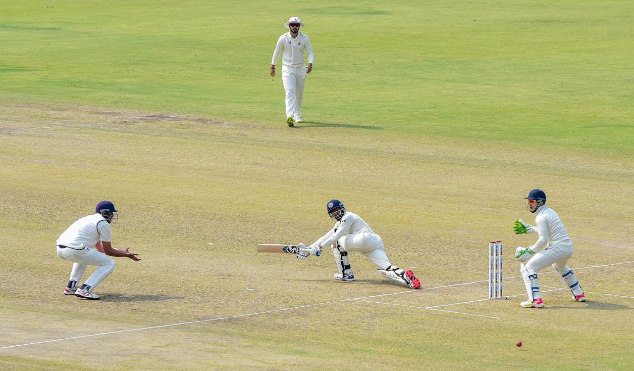 Nazim Siddiqui sweeps on his way to 52, Delhi vs Jharkhand, 1st day, Ranji Trophy 2021-22, Guwahati, February 24, 2022