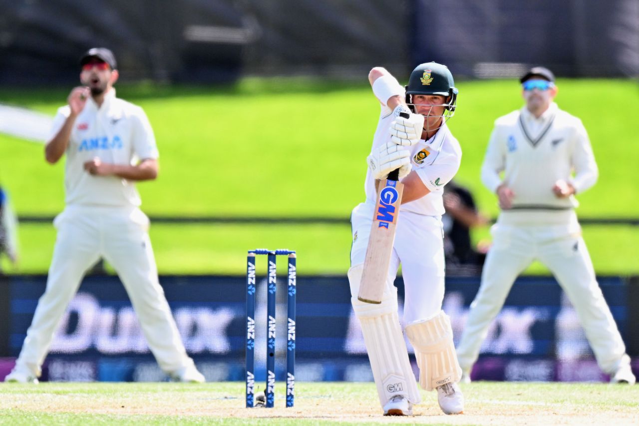Sarel Erwee presents the straight bat to defend, New Zealand vs South Africa, 2nd Test, Christchurch, 1st day, February 25, 2022
