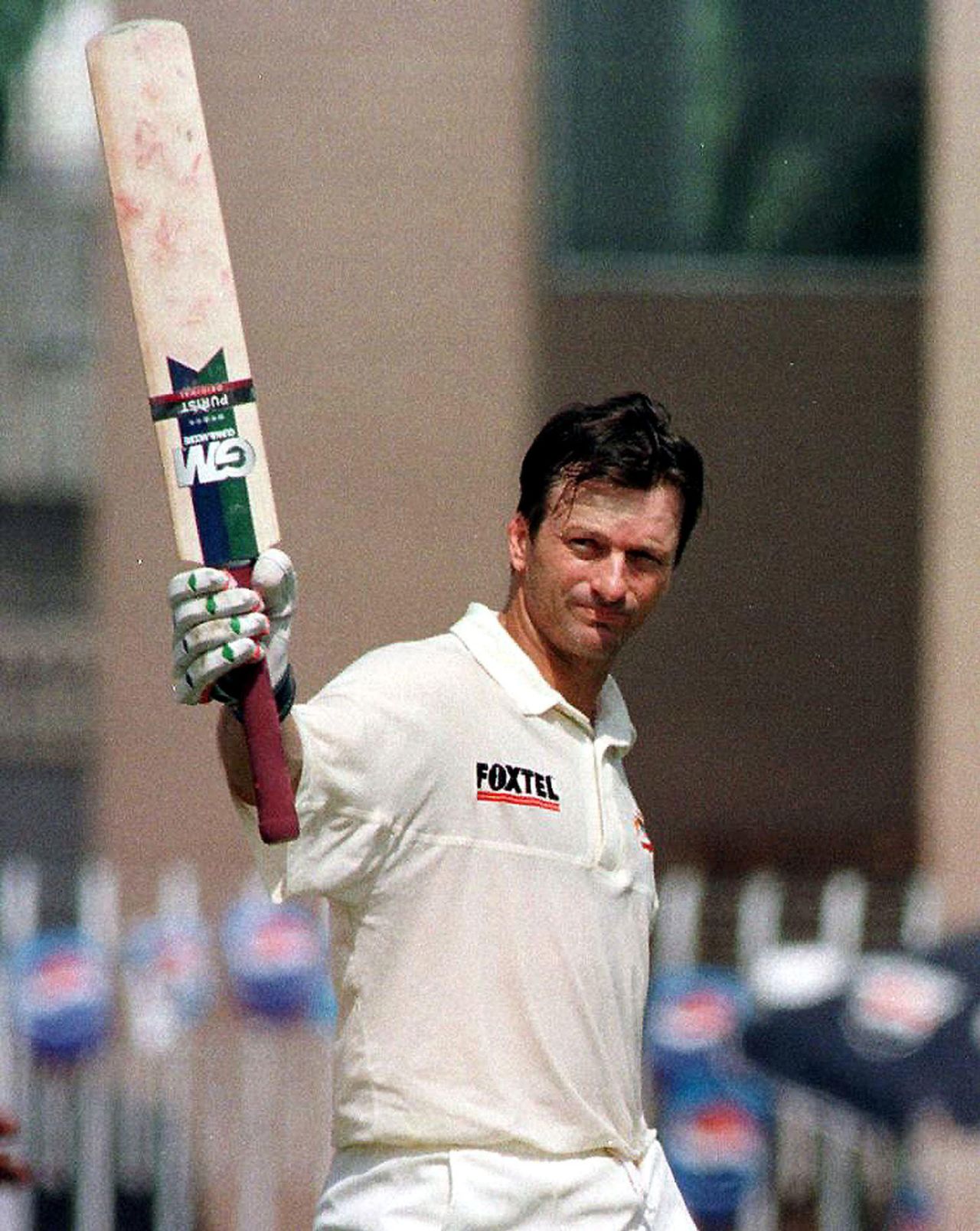 Steve Waugh acknowledges his 150, Pakistan vs Australia, 1st Test, Rawalpindi, October 3, 1998