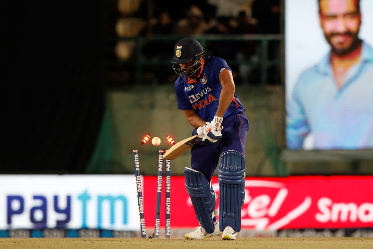 Rohit Sharma was bowled off the inside edge, India vs Sri Lanka, 2nd T20I, Dharamsala, February 26, 2022