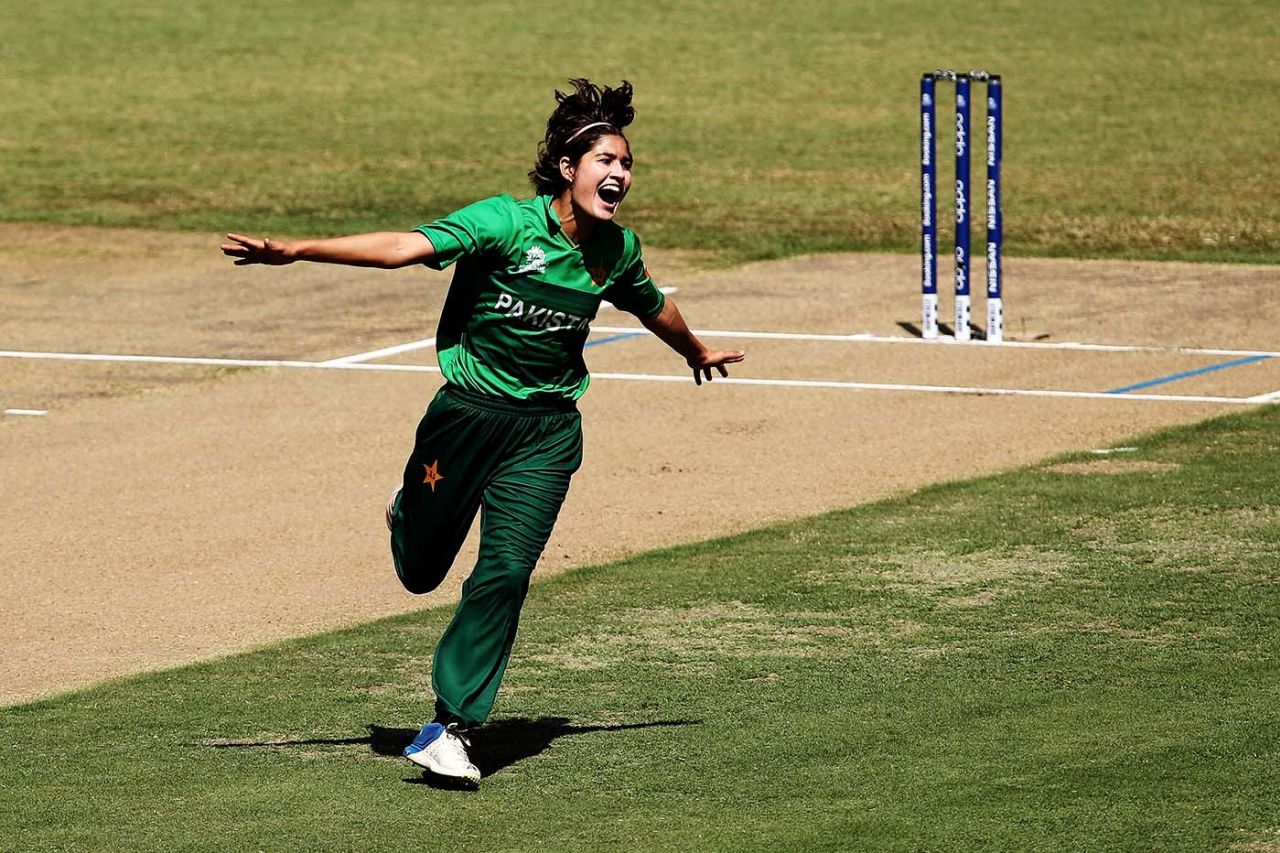 Diana Baig celebrates a wicket, South Africa v Pakistan, Women's T20 World Cup, Group B, Sydney, March 1, 2020
