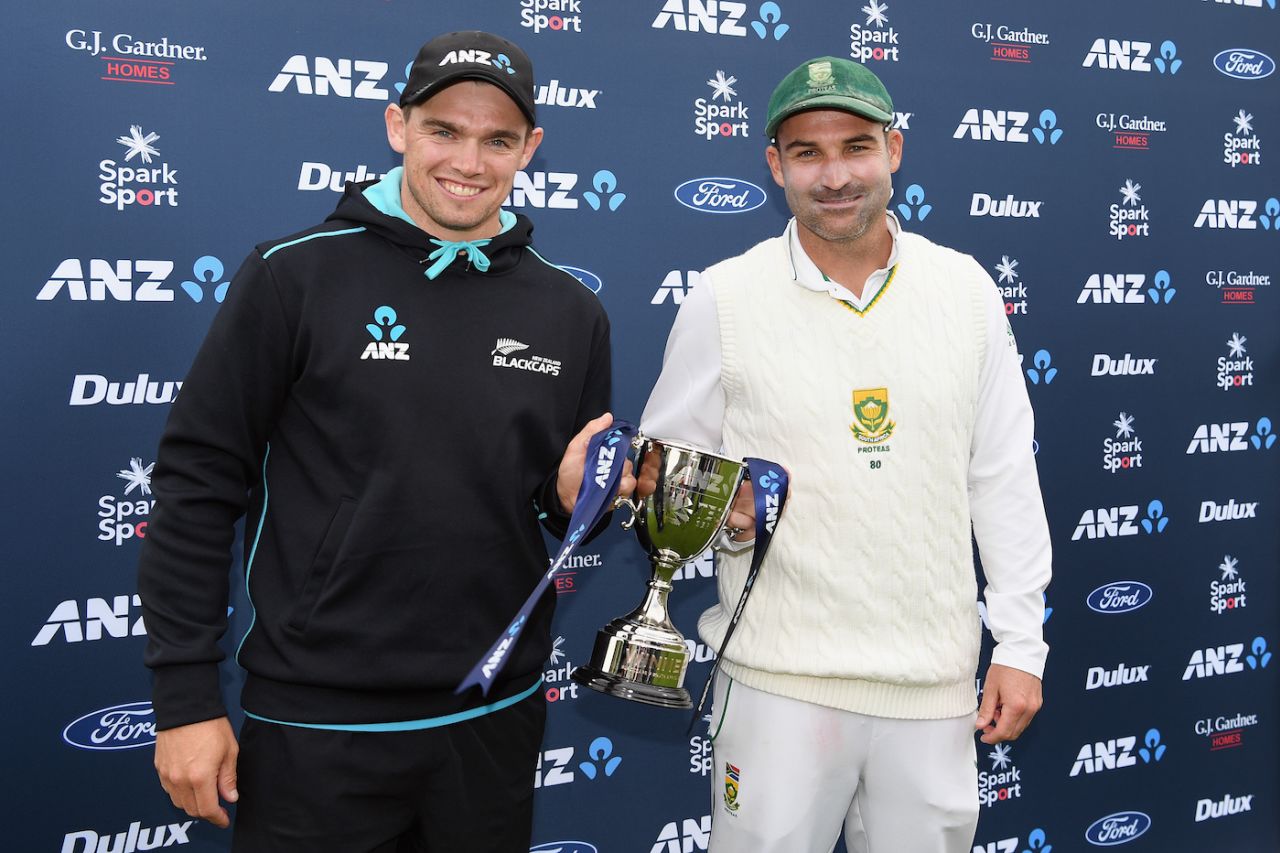 Tom Latham and Dean Elgar with the shared trophy, New Zealand vs South Africa, 2nd Test, Christchurch, 5th day, March 1, 2022