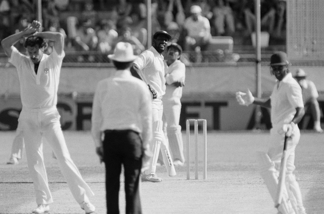 Viv Richards takes a pause, Australia v West Indies, 1st Test, Brisbane, December 3, 1979