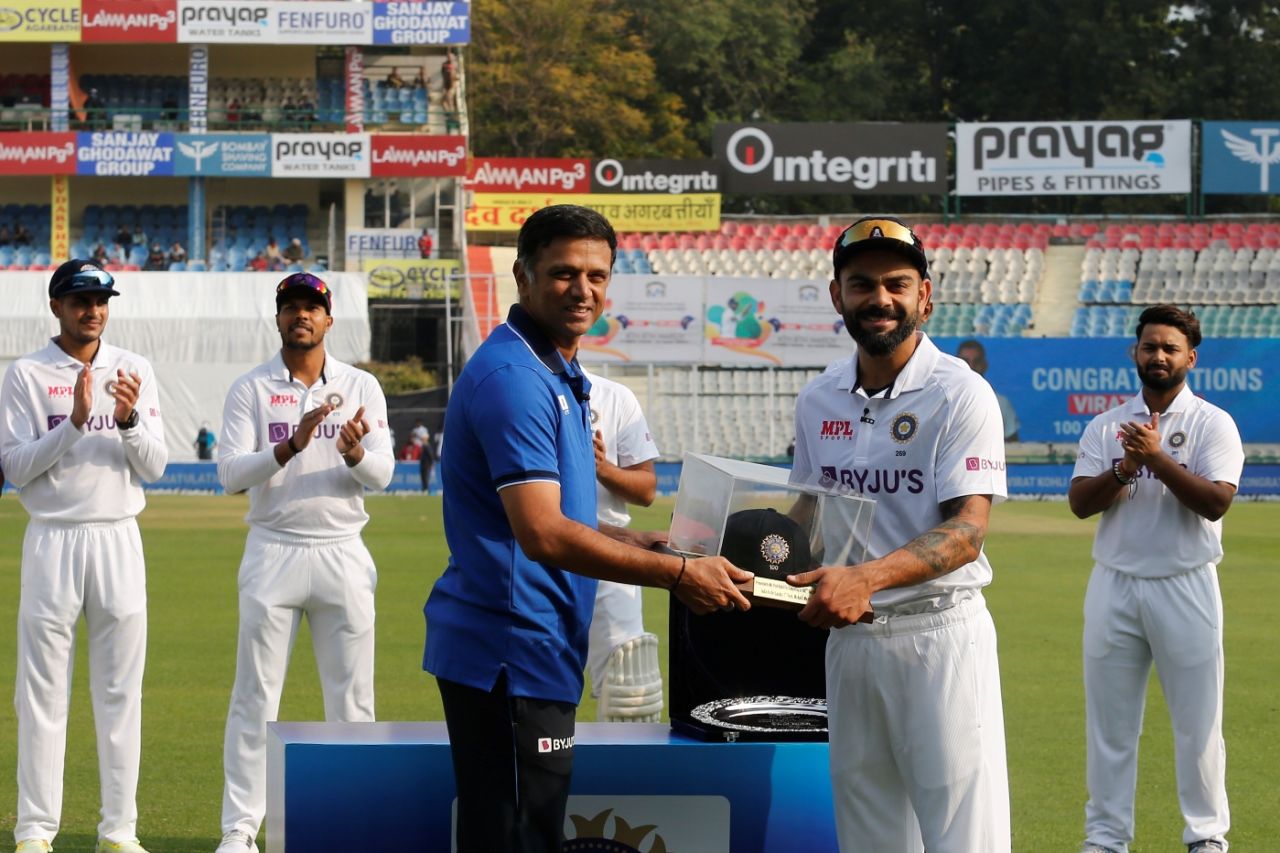 Rahul Dravid presents Virat Kohli with a cap to commemorate his 100th Test appearance, India vs Sri Lanka, 1st Test, Mohali, 1st day, March 4, 2022