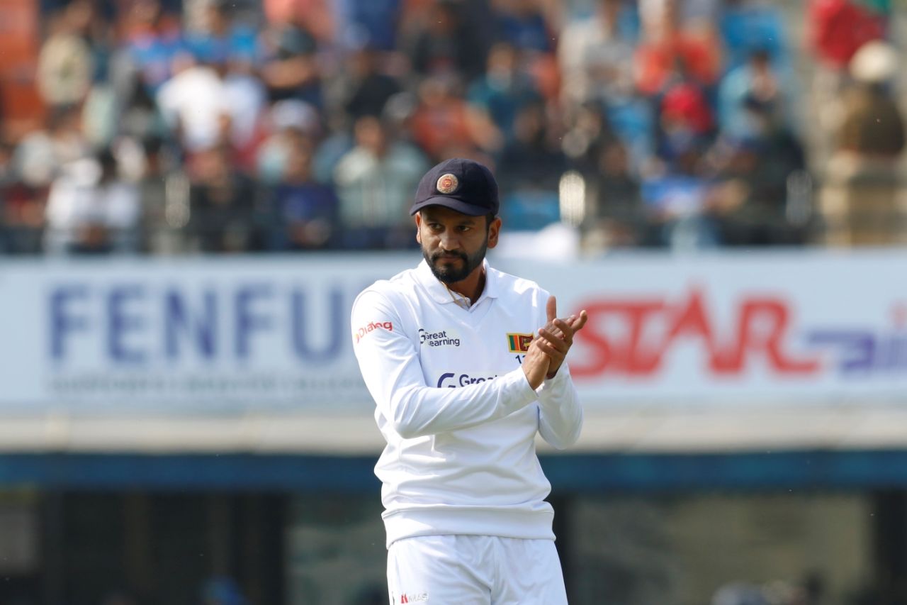 Dimuth Karunaratne rallies his fielders, India vs Sri Lanka, 1st Test, Mohali, 1st day, March 4, 2022