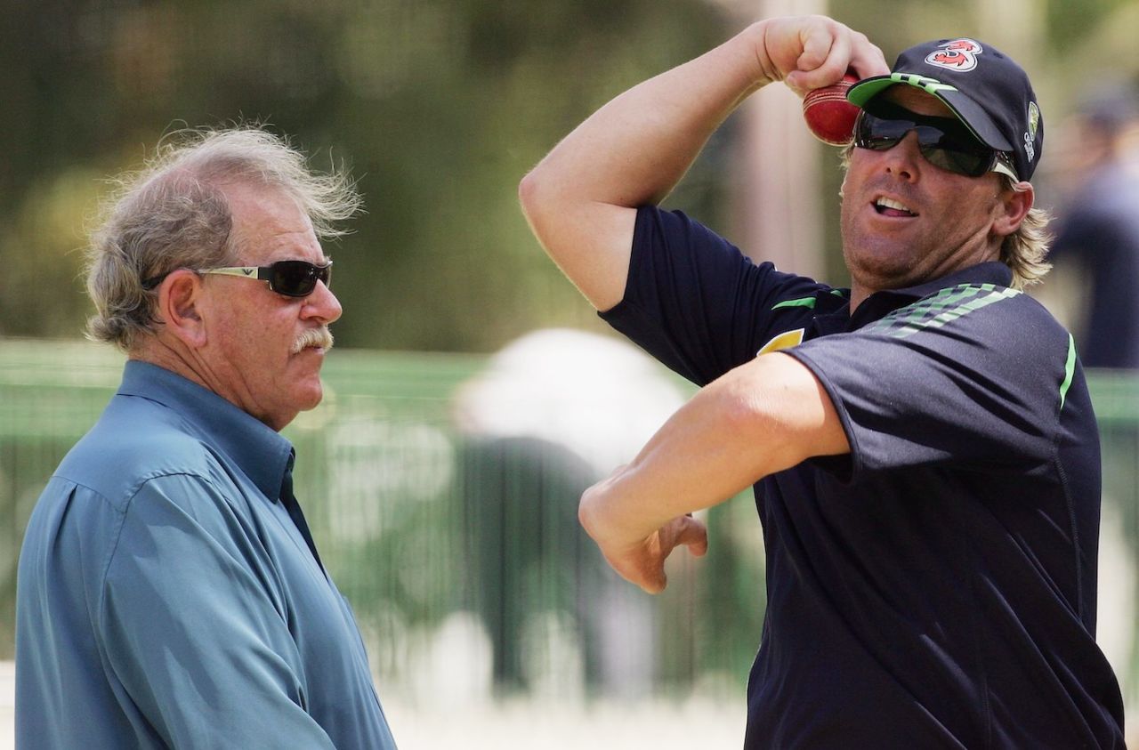 Shane Warne bowls in the presence of his mentor Terry Jenner, Adelaide, November 30, 2006