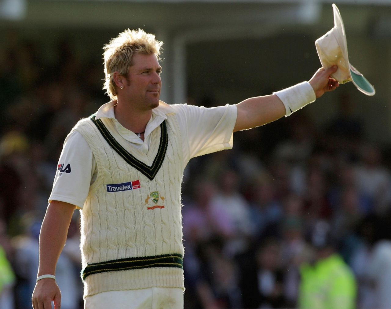 Shane Warne acknowledges the crowd, The Ashes, England vs Australia, Trent Bridge, August 28, 2005