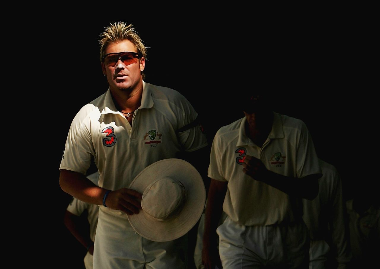 Shane Warne leads his team-mates out, Australia vs South Africa, 2nd Test, Melbourne, 3rd day, December 28, 2005