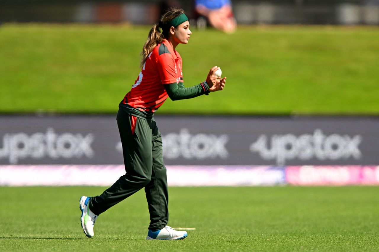 Jahanara Alam gets ready to bowl, South Africa vs Bangladesh, Women's World Cup 2022, Dunedin, March 5, 2022