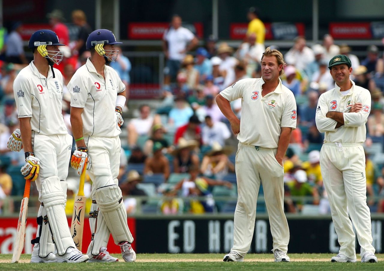 Andrew Flintoff and Kevin Pietersen talk to Shane Warne and Ricky Ponting, Australia v England, 3rd Test, day five,  Perth, December 18, 2006