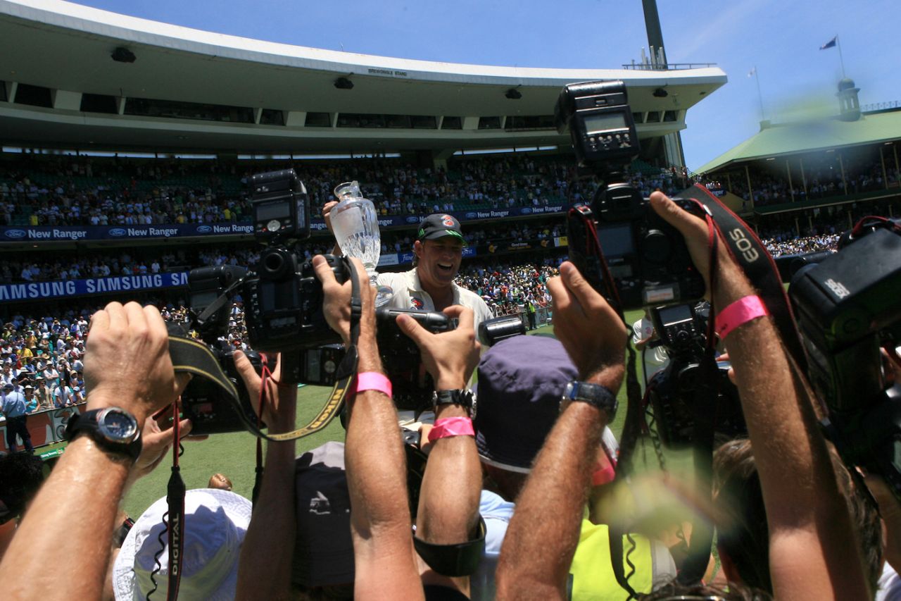 Press photographers take shots of Shane Warne, Australia v England, 5th Test, 5th day, Sydney, January 2, 2007