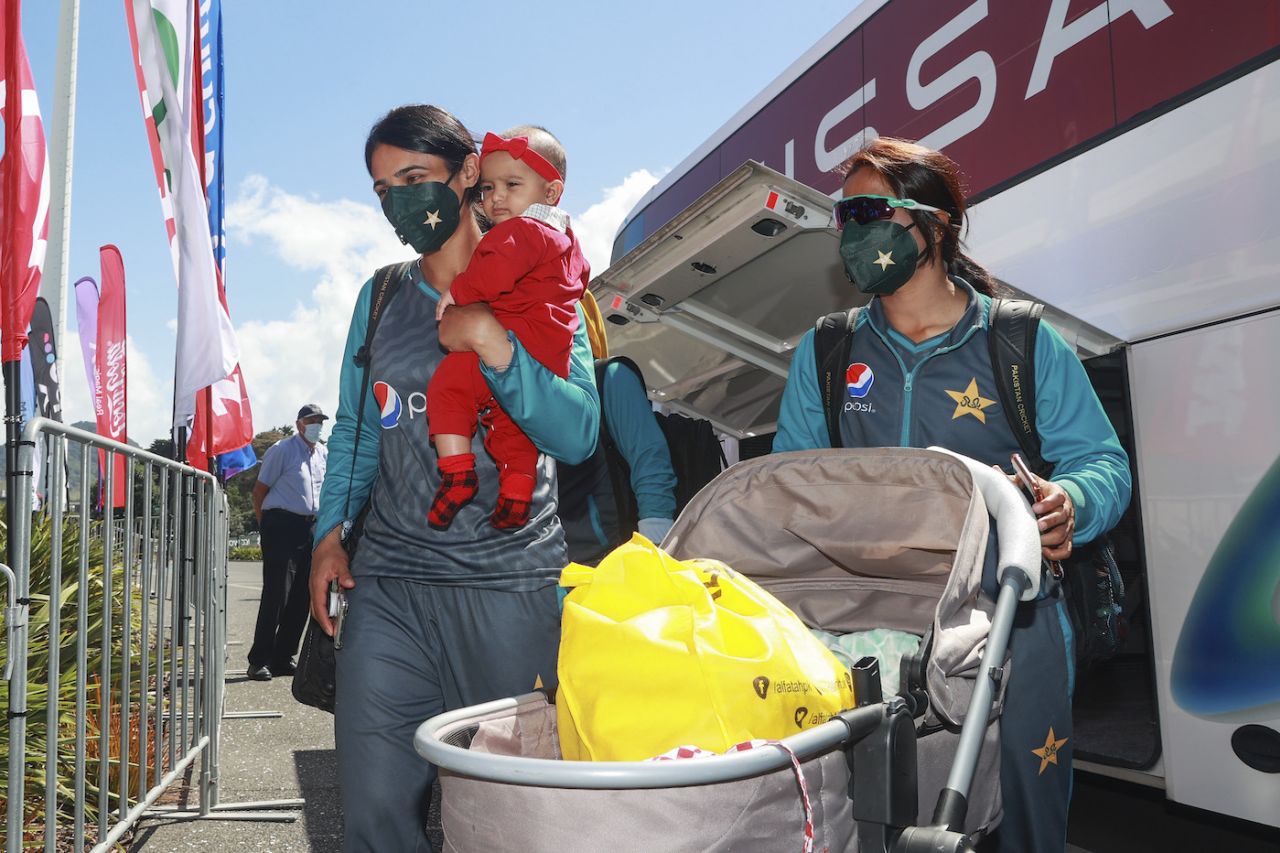 Bismah Maroof arrives with her baby for the big clash, Pakistan vs India, Women's World Cup 2022, March 6, 2022