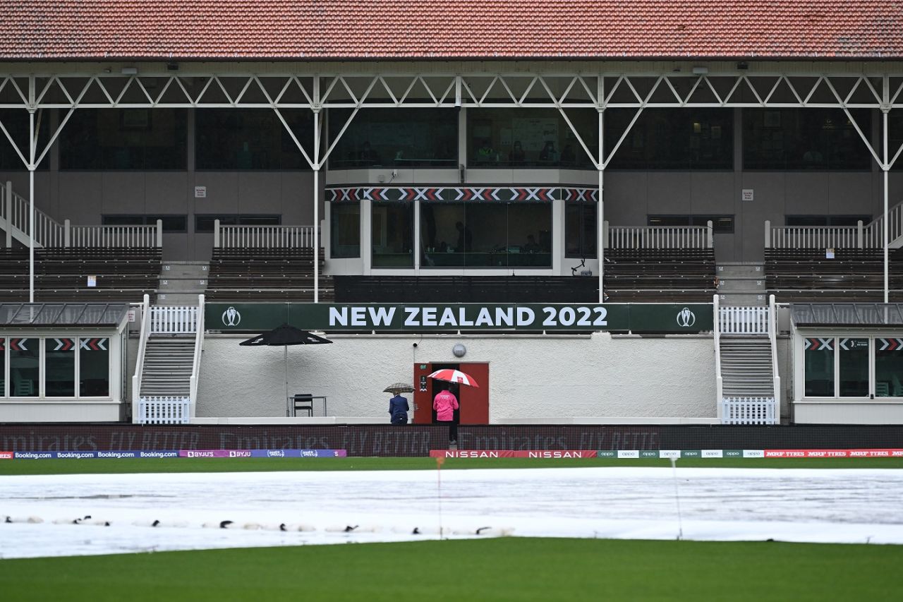 The drizzle continues at the University Oval, New Zealand vs Bangladesh, Women's World Cup 2022, Dunedin, March 7, 2022