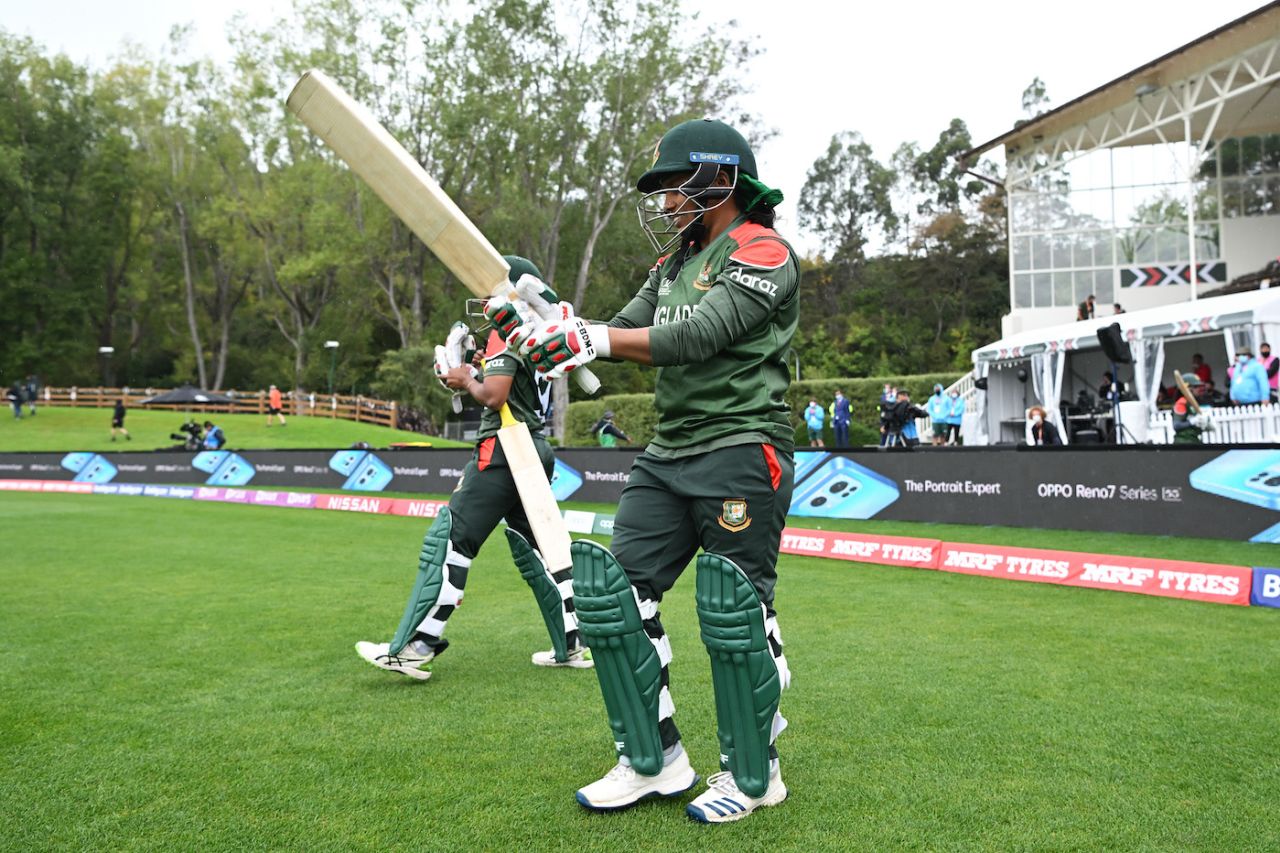 Shamima Sultana walks out to bat along with Fargana Hoque, New Zealand vs Bangladesh, Women's World Cup 2022, Dunedin, March 7, 2022