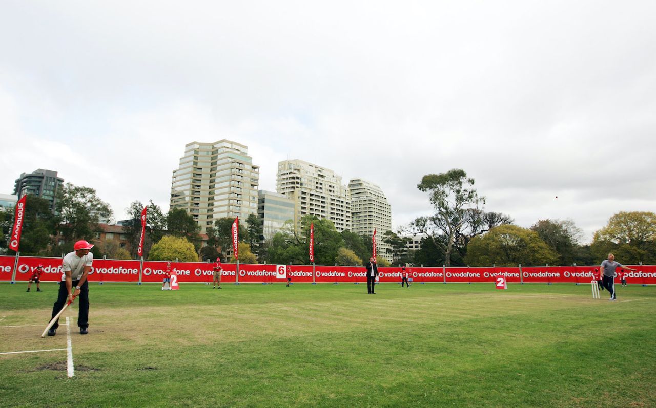 Shane Warne bowls to Lewis Hamilton, Melbourne, March 26, 2009