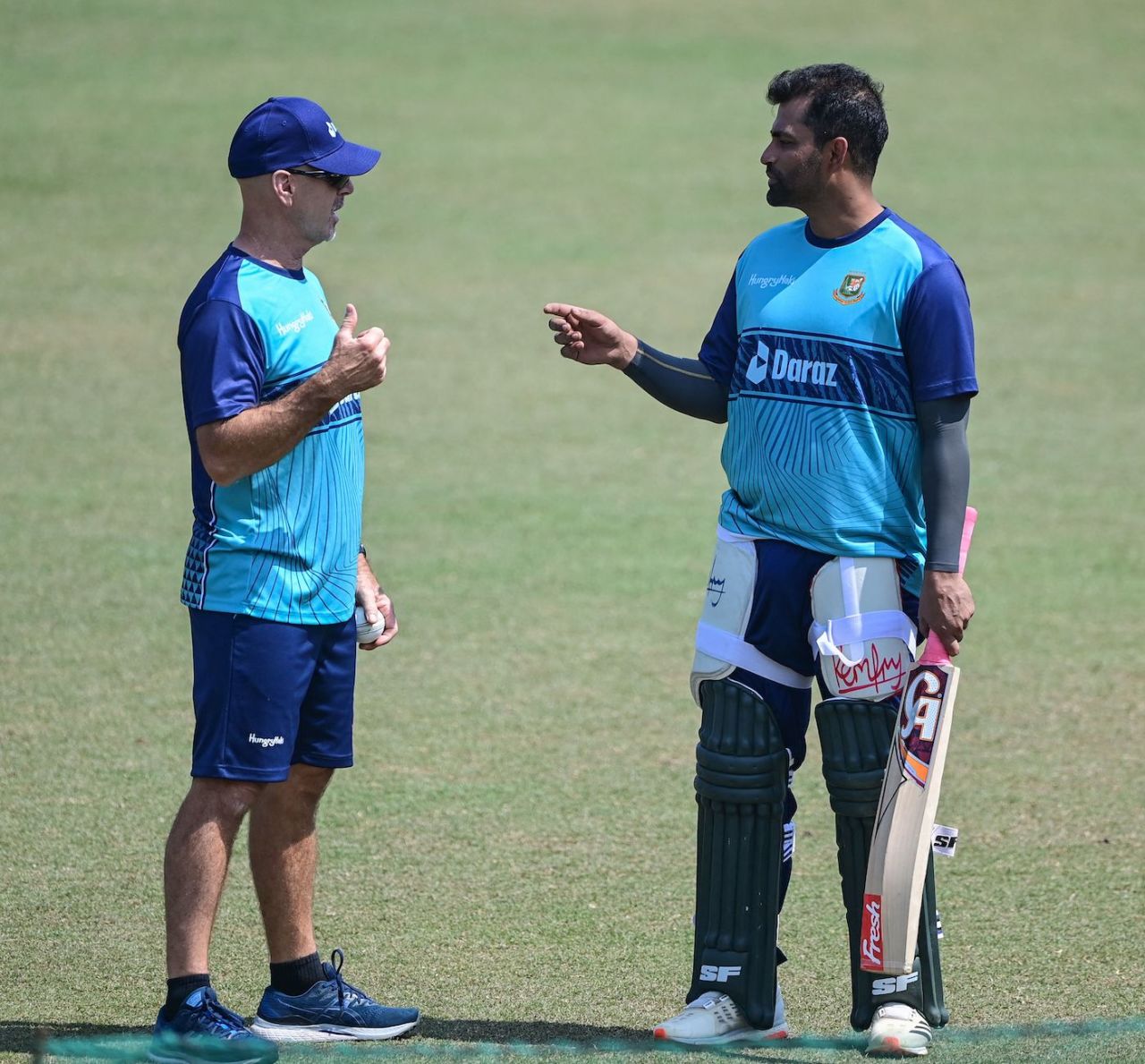 Jamie Siddons and Tamim Iqbal catch up during a training session, Chattogram, February 27, 2022