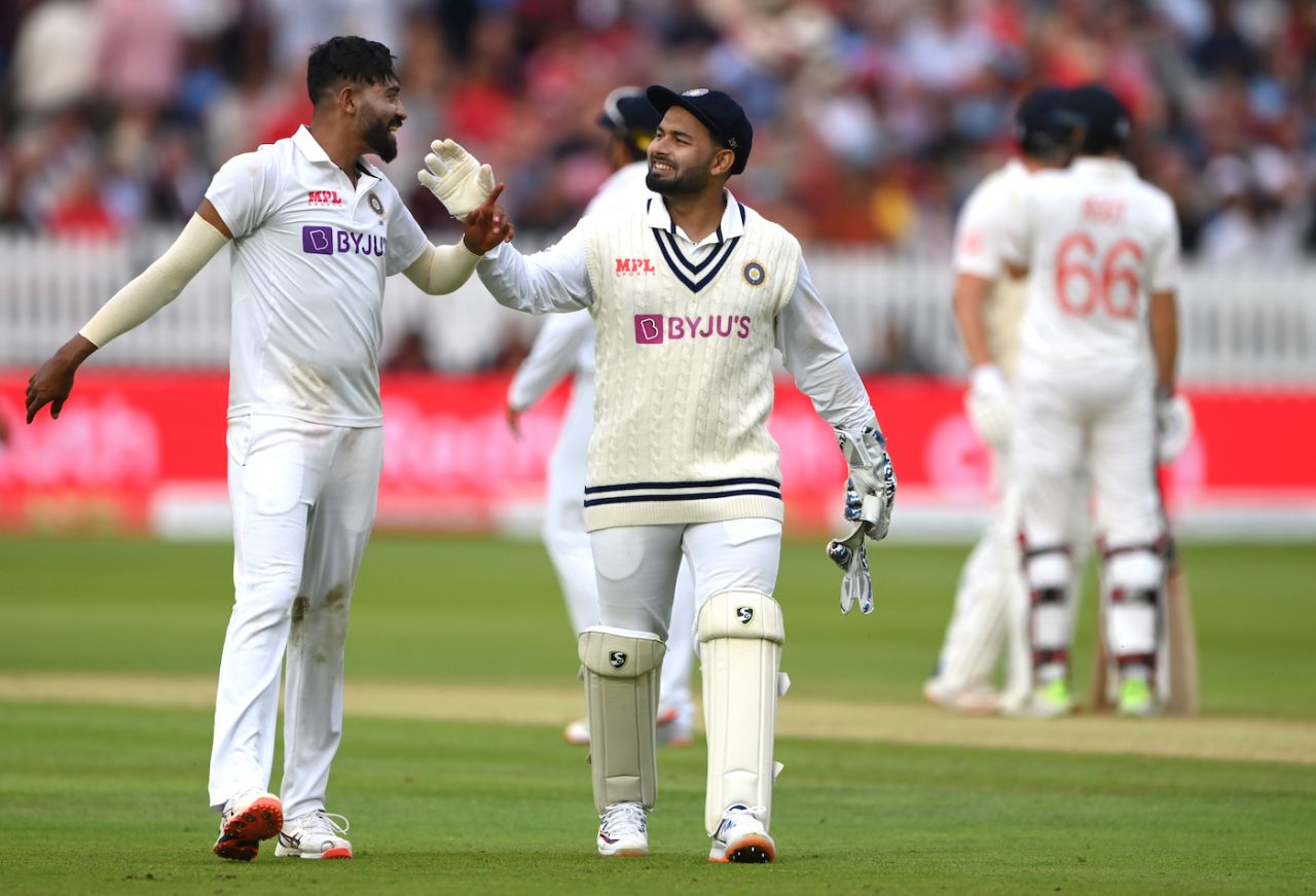 Mohammed Siraj and Rishabh Pant have a chat, England vs India, 2nd Test, Lord's, London, 2nd day, August 13, 2021
