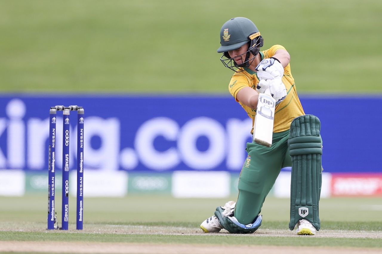 Laura Wolvaardt plays the square-drive, Pakistan vs South Africa, Women's World Cup 2022, Mount Maunganui, March 11, 2022