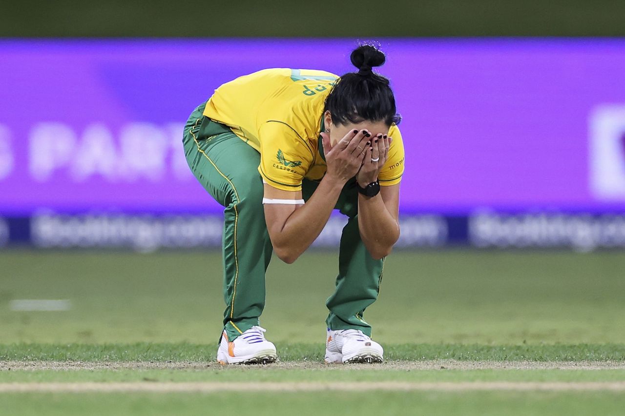 Marizanne Kapp reacts on the field, Pakistan vs South Africa, Women's World Cup 2022, Mount Maunganui, March 11, 2022