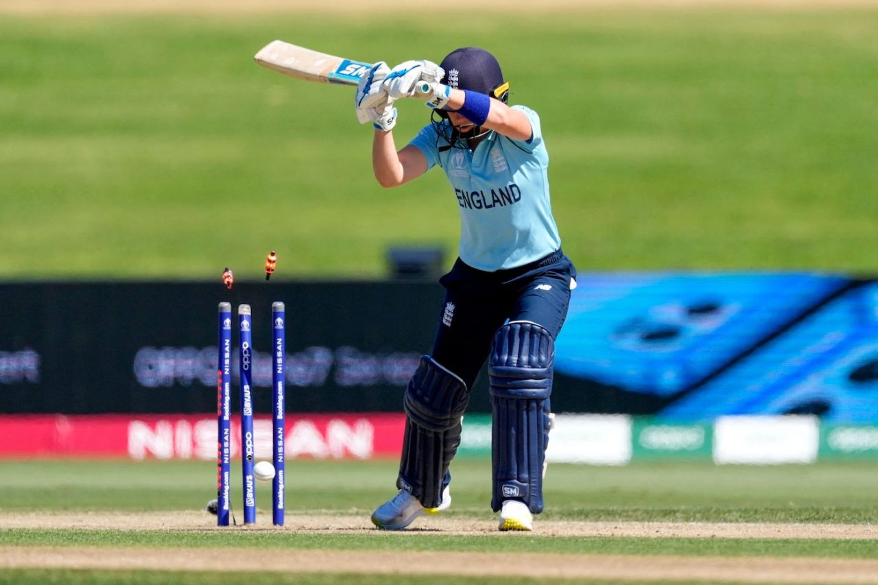 Heather Knight chopped on for a low score, England vs South Africa, Women's World Cup 2022, Mount Maunganui, March 14, 2022