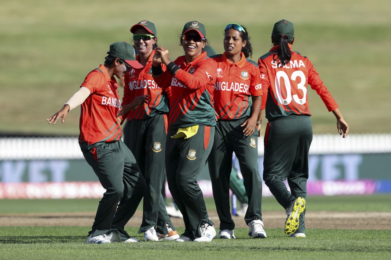Fahima Khatun breaks into a jig after dismissing Nida Dar, Bangladesh vs Pakistan, Women's World Cup 2022, Hamilton, March 14, 2022