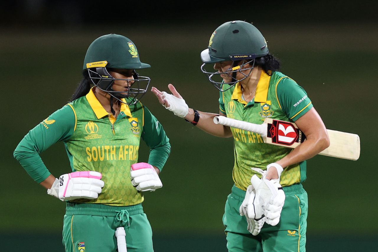 Marizanne Kapp has a chat with Trisha Chetty after being dismissed, England vs South Africa, Women's World Cup 2022, Mount Maunganui, March 14, 2022