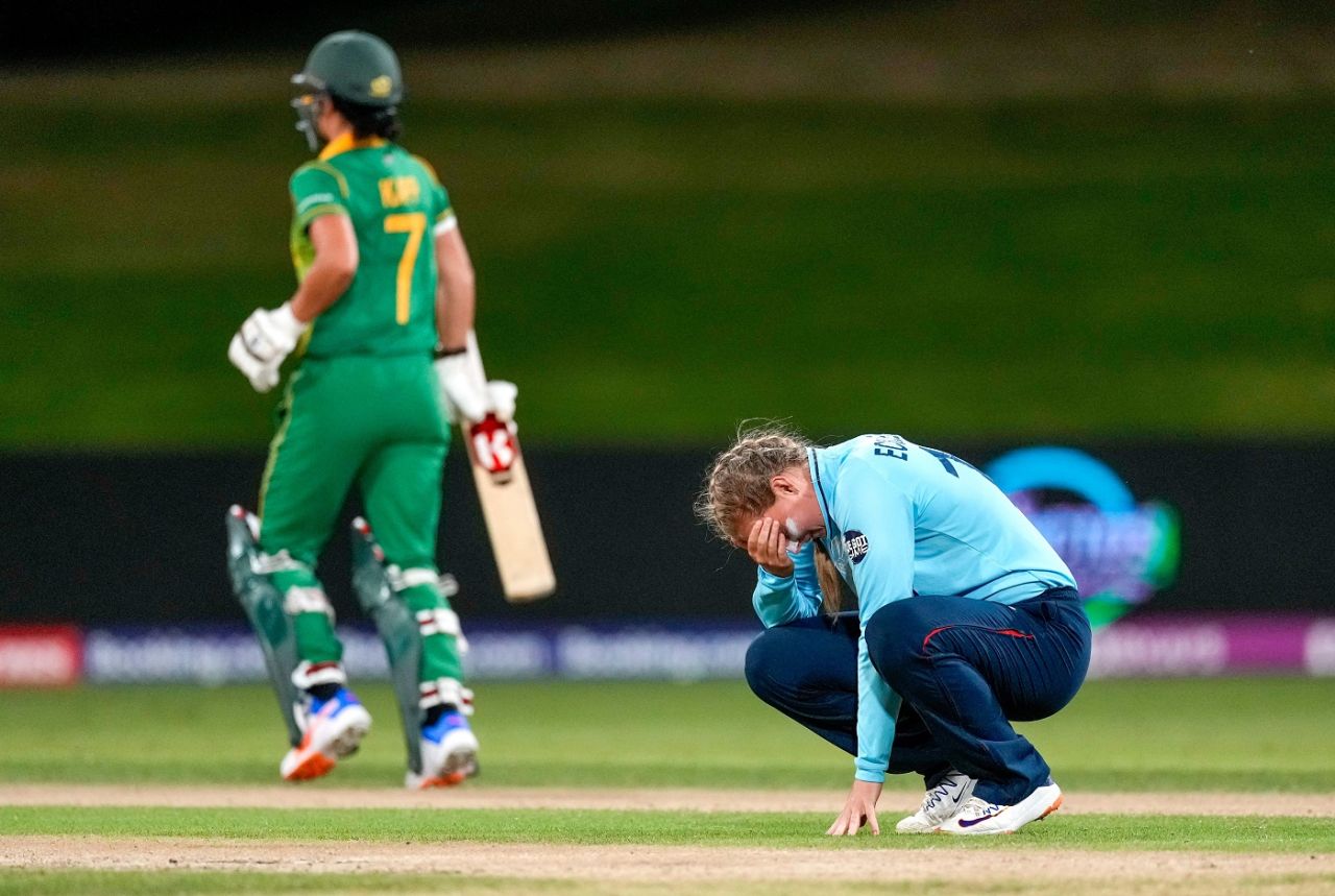 Sophie Ecclestone is on her haunches, England vs South Africa, Women's World Cup 2022, Mount Maunganui, March 14, 2022