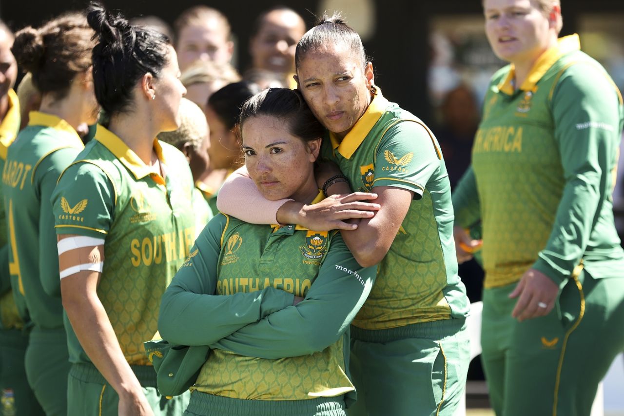 Sune Luus gets a bear hug from Shabnim Ismail before the start of match, New Zealand vs South Africa, Women's World Cup 2022, Hamilton, March 17, 2022