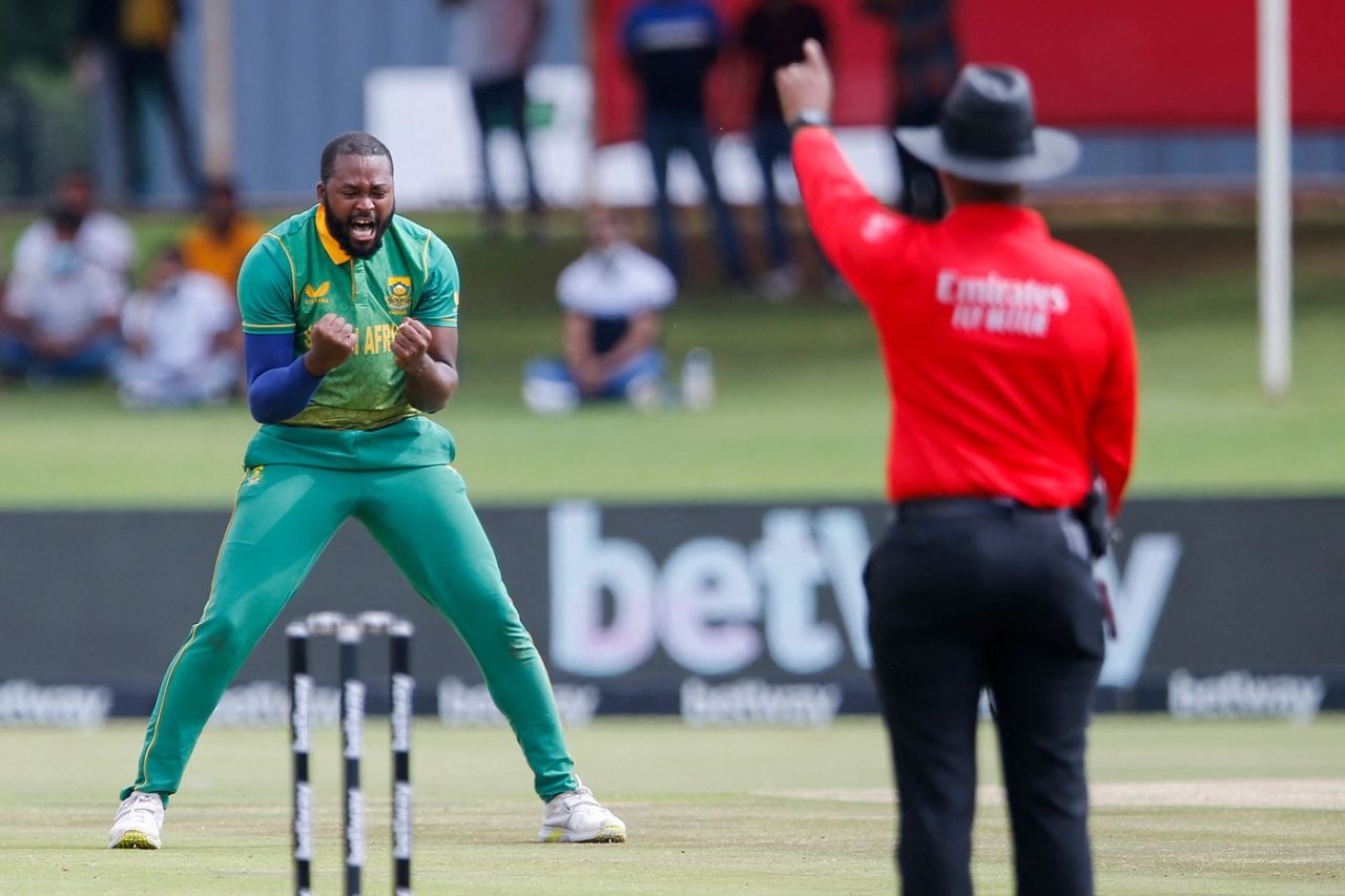 Andile Phehlukwayo broke the 95-run opening partnership, South Africa vs Bangladesh, 1st ODI, Centurion, March 18, 2022