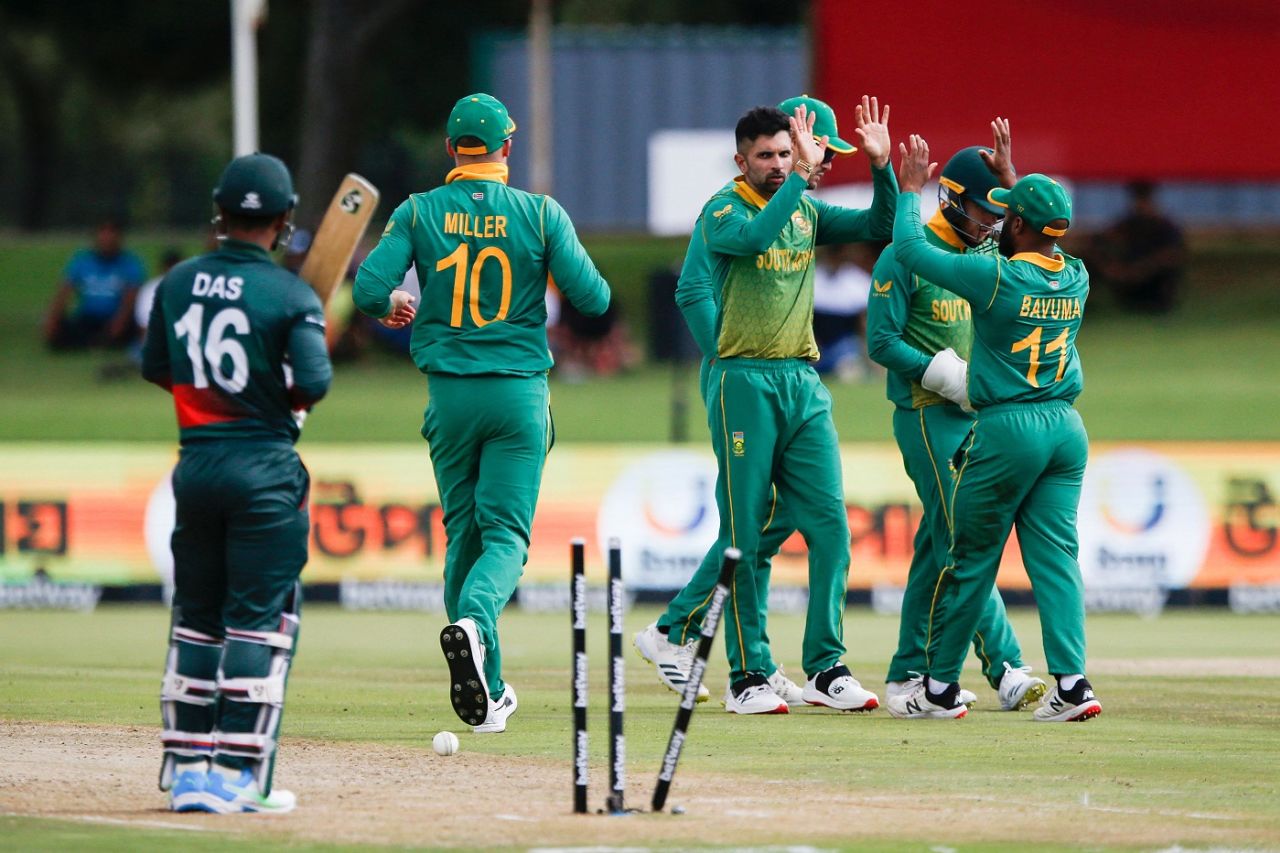 Keshav Maharaj celebrates with team-mates the dismissal of Litton Das, South Africa vs Bangladesh, 1st ODI, Centurion, March 18, 2022