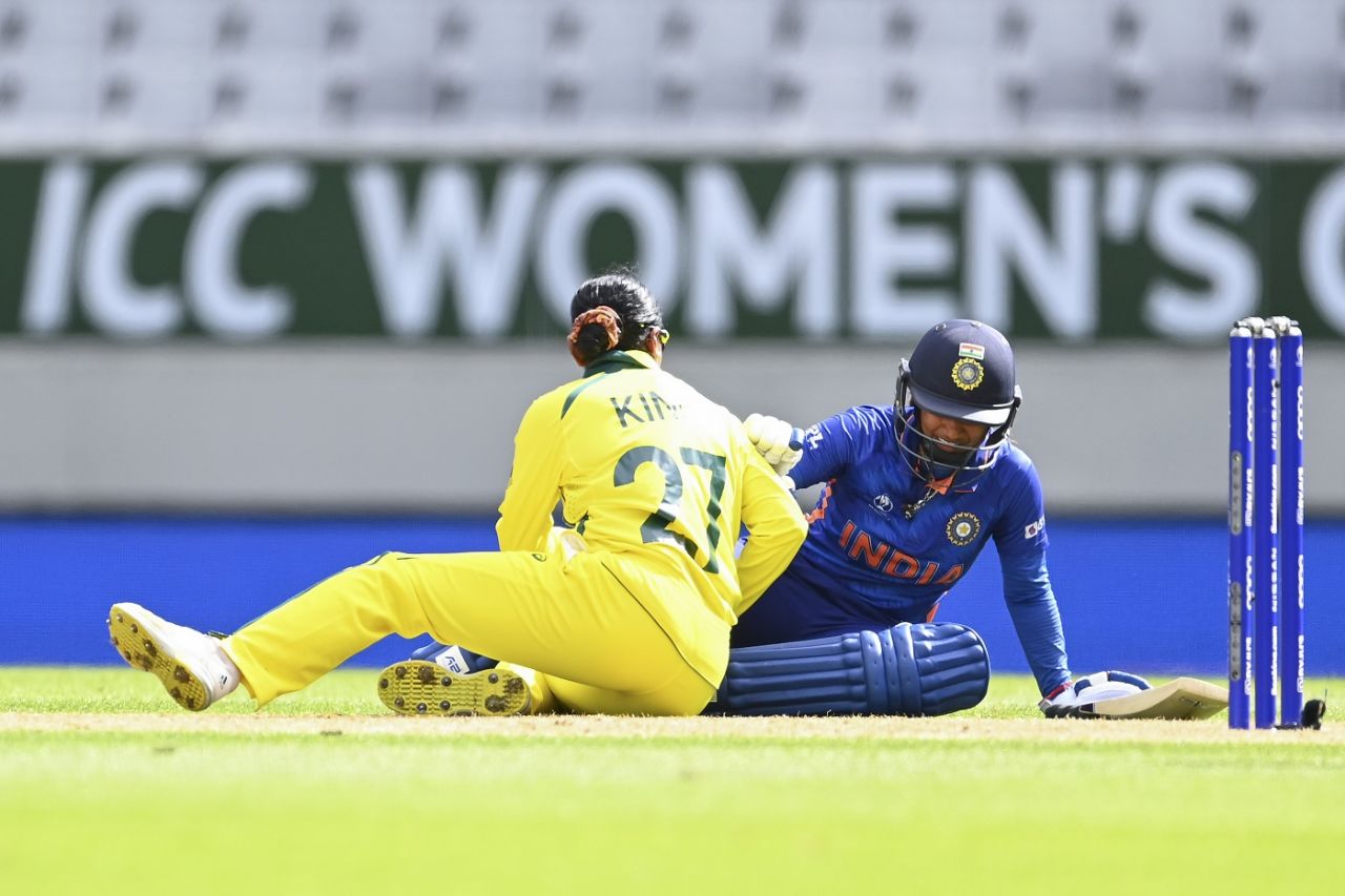Alana King and Mithali Raj collide, India v Australia, Women's World Cup, Auckland, March 19, 2022