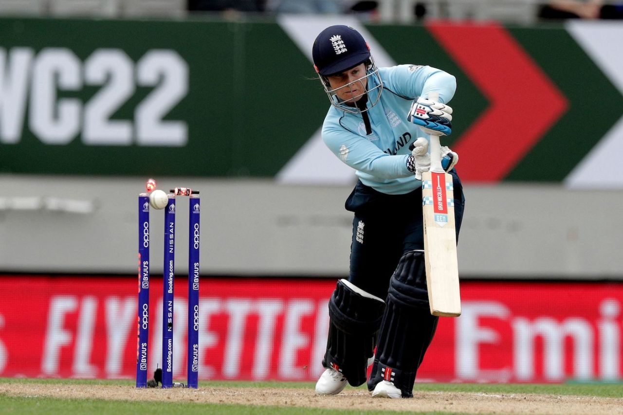 Tammy Beaumont missed one from Lea Tahuhu, New Zealand vs England, Women's World Cup 2022, Auckland, March 20, 2022