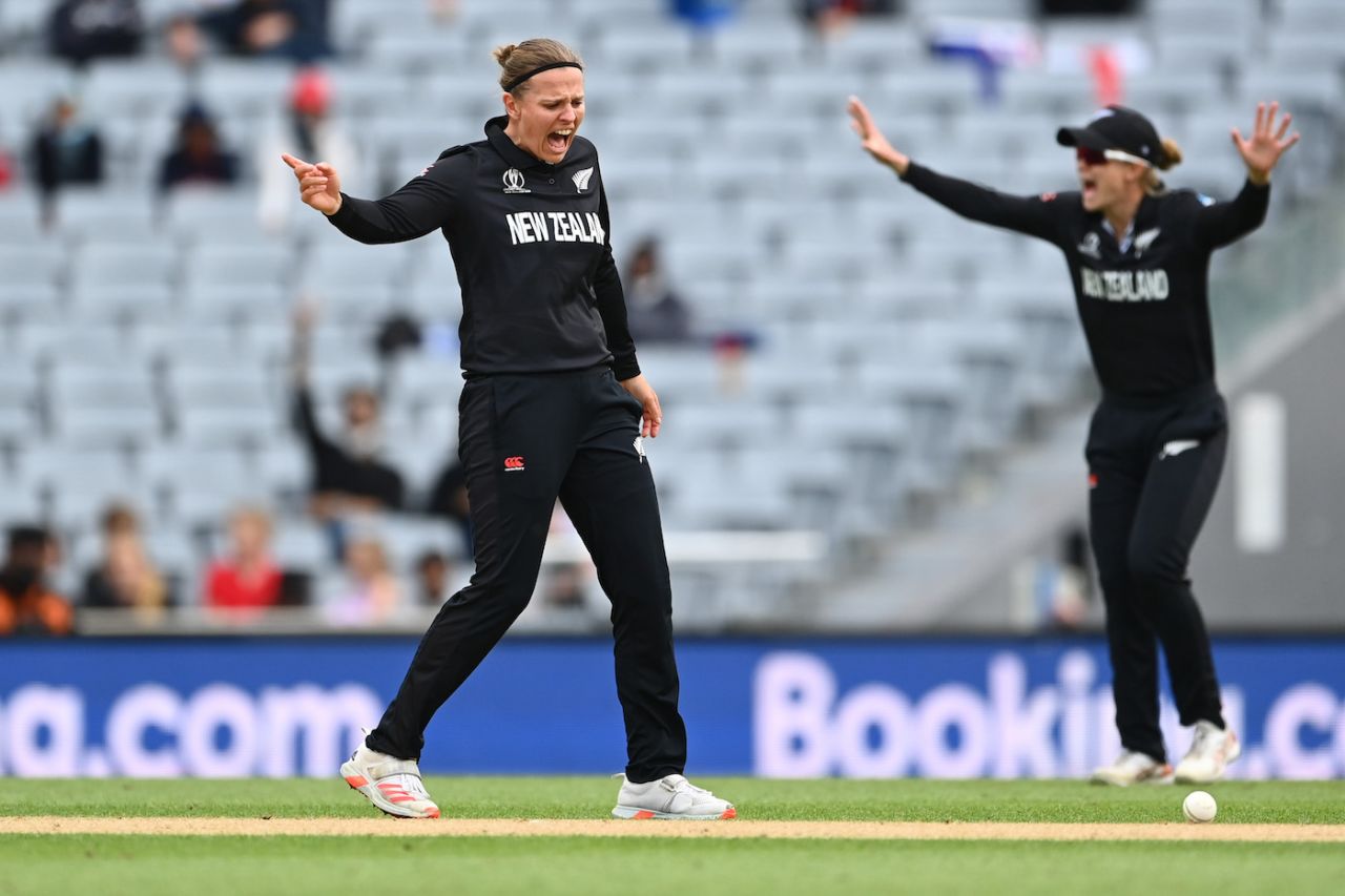 Lea Tahuhu roars after dismissing Tammy Beaumont, New Zealand vs England, Women's World Cup 2022, Auckland, March 20, 2022